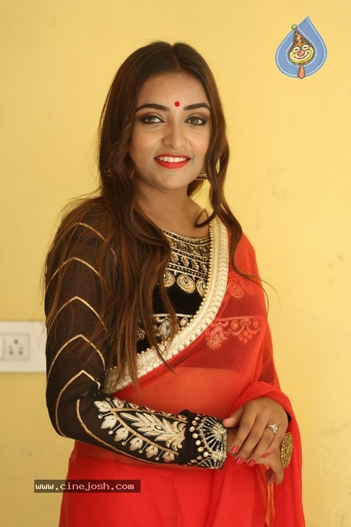 Asi Roy Photos - 16 / 21 photos