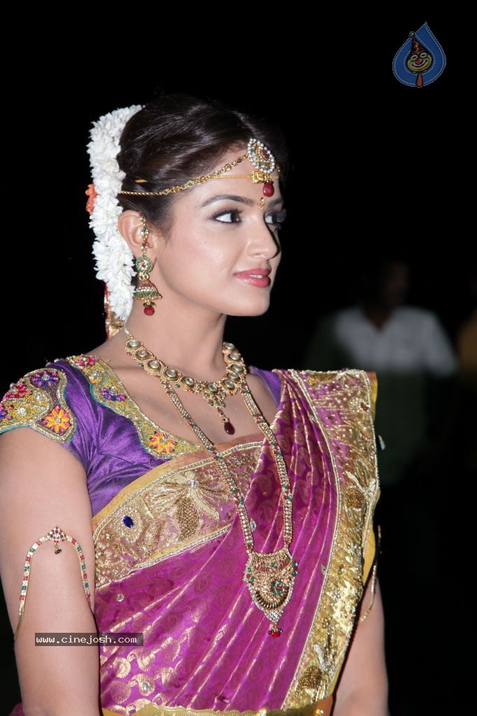 Asmitha Sood Cute Stills - 9 / 52 photos