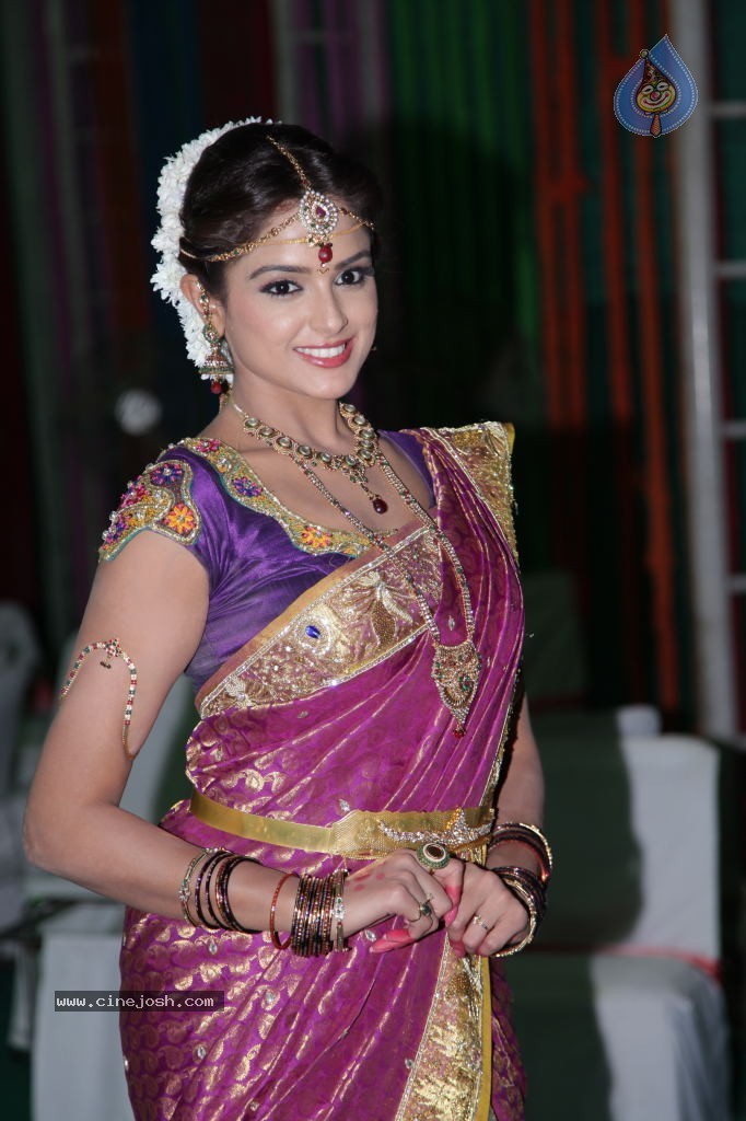 Asmitha Sood Cute Stills - 16 / 52 photos
