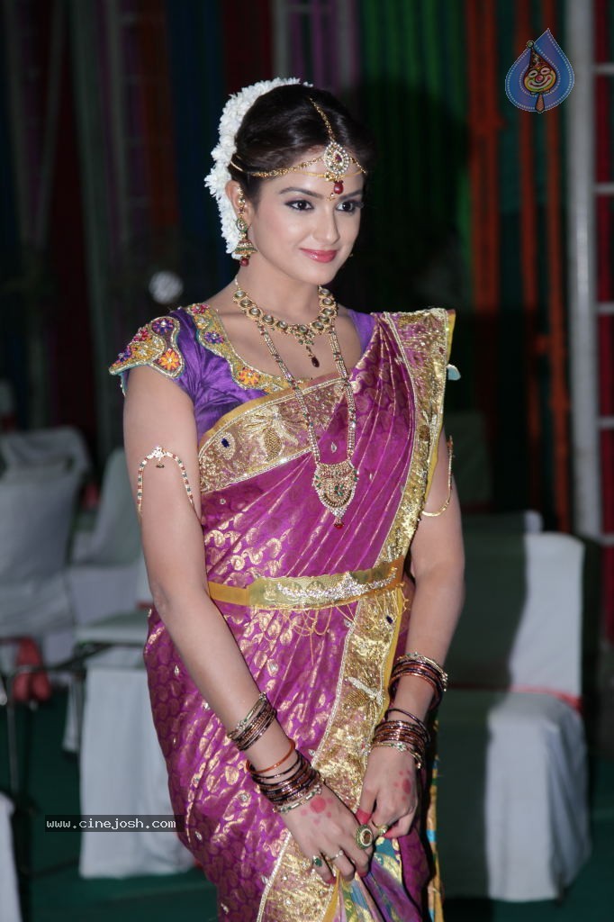 Asmitha Sood Cute Stills - 22 / 52 photos