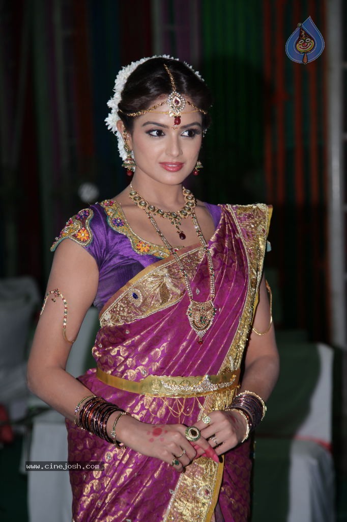 Asmitha Sood Cute Stills - 24 / 52 photos