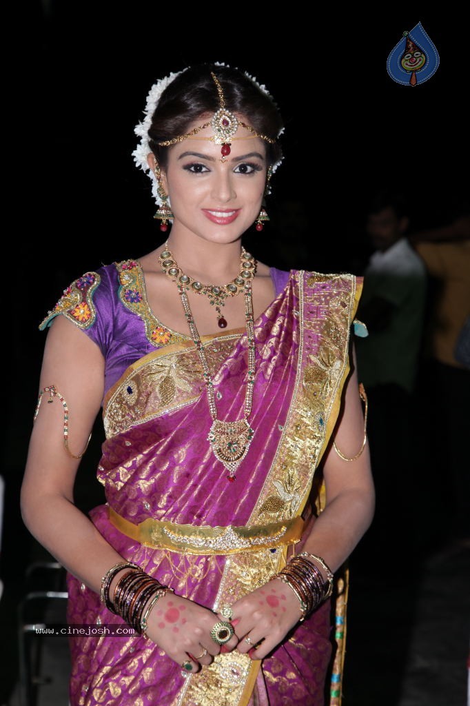 Asmitha Sood Cute Stills - 28 / 52 photos