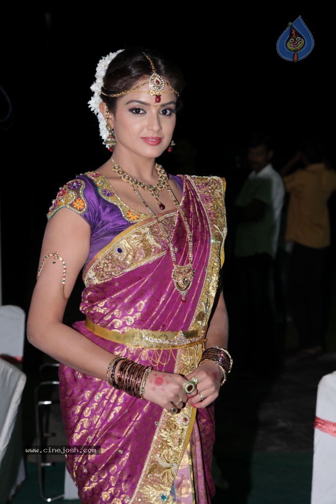 Asmitha Sood Cute Stills - 29 / 52 photos