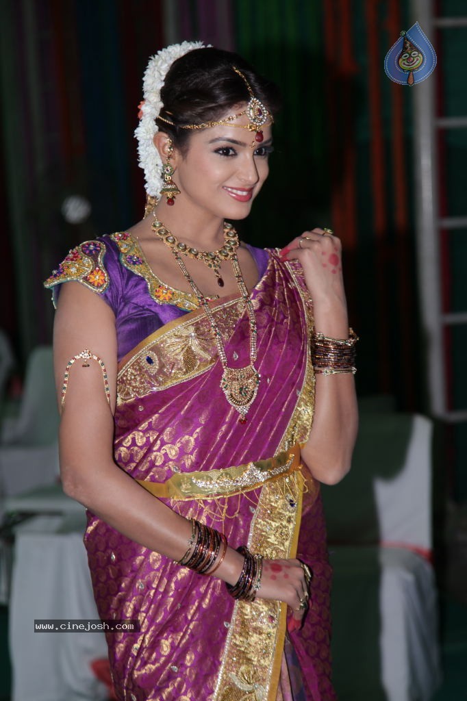 Asmitha Sood Cute Stills - 30 / 52 photos