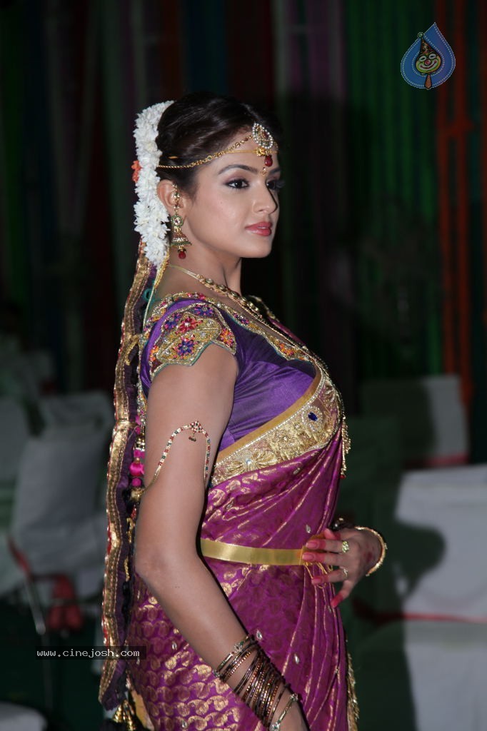 Asmitha Sood Cute Stills - 37 / 52 photos