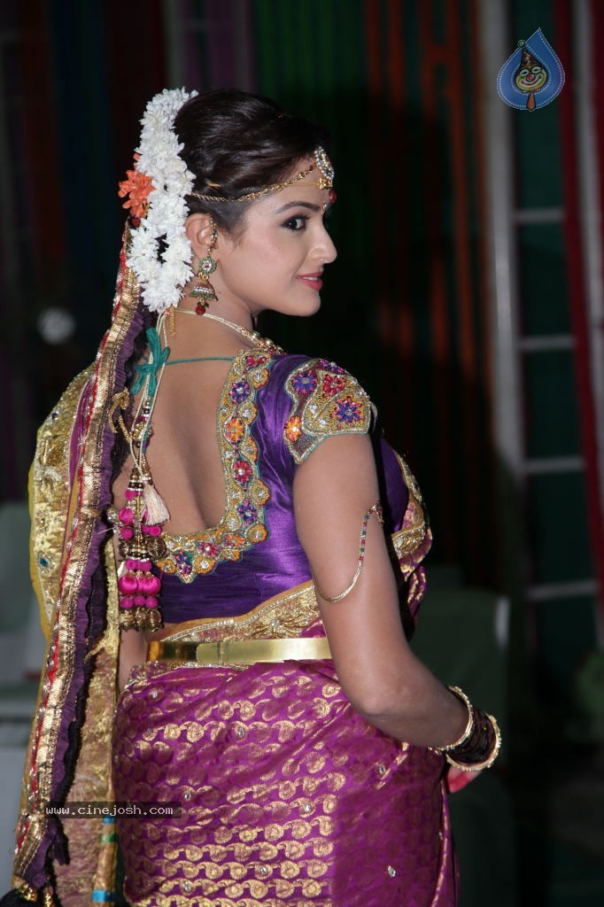 Asmitha Sood Cute Stills - 38 / 52 photos
