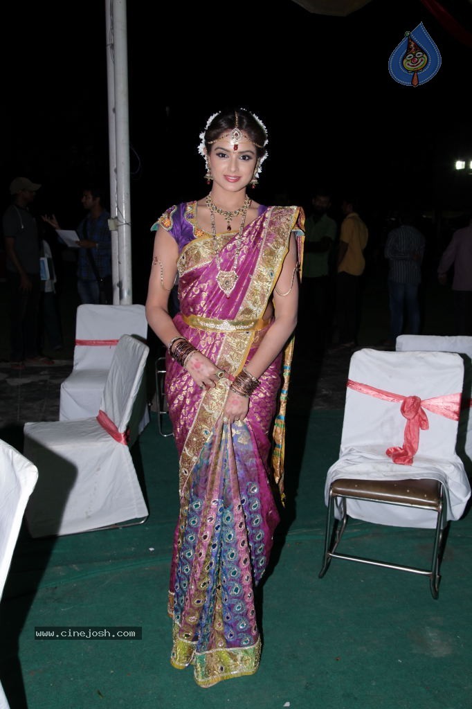 Asmitha Sood Cute Stills - 44 / 52 photos