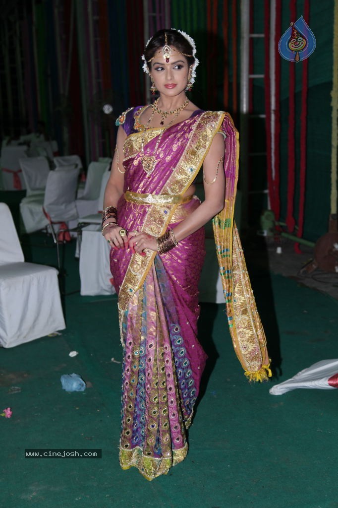 Asmitha Sood Cute Stills - 50 / 52 photos