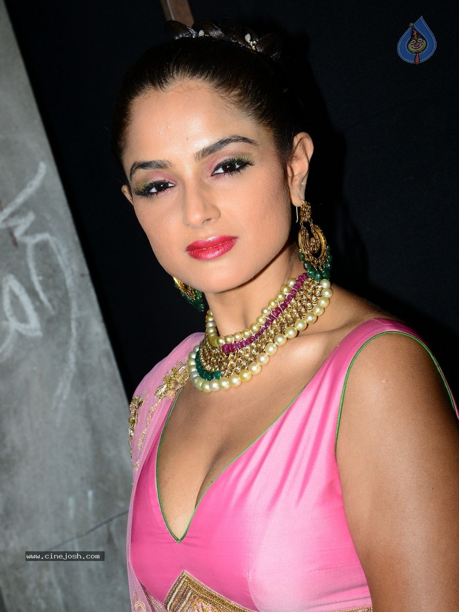 Asmitha Sood Hot Gallery - 23 / 50 photos