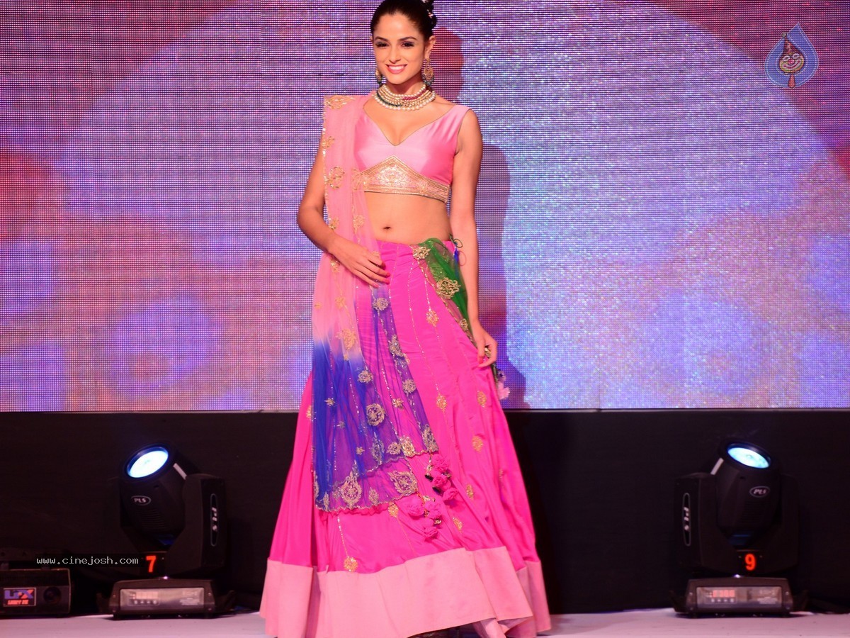 Asmitha Sood Hot Gallery - 34 / 50 photos