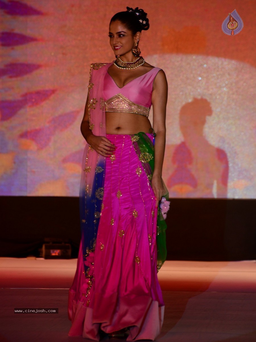 Asmitha Sood Hot Gallery - 44 / 50 photos