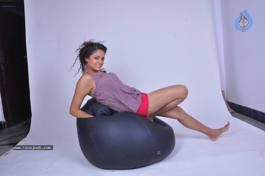 Asmitha Sood Hot Photos - 37 / 57 photos