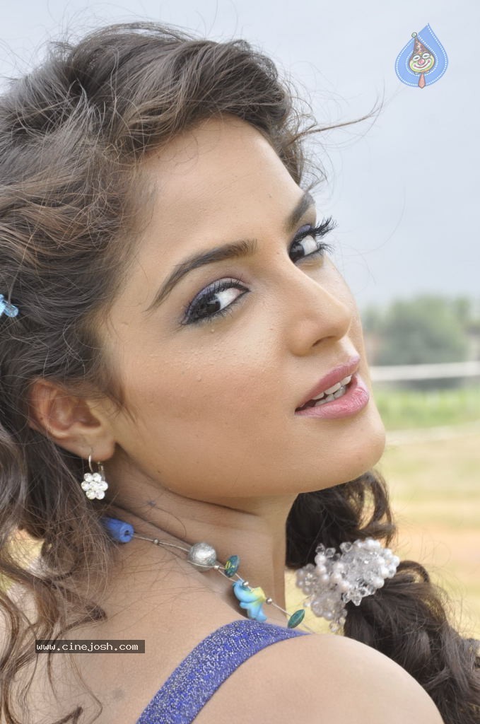 Asmitha Sood Latest Stills - 25 / 60 photos