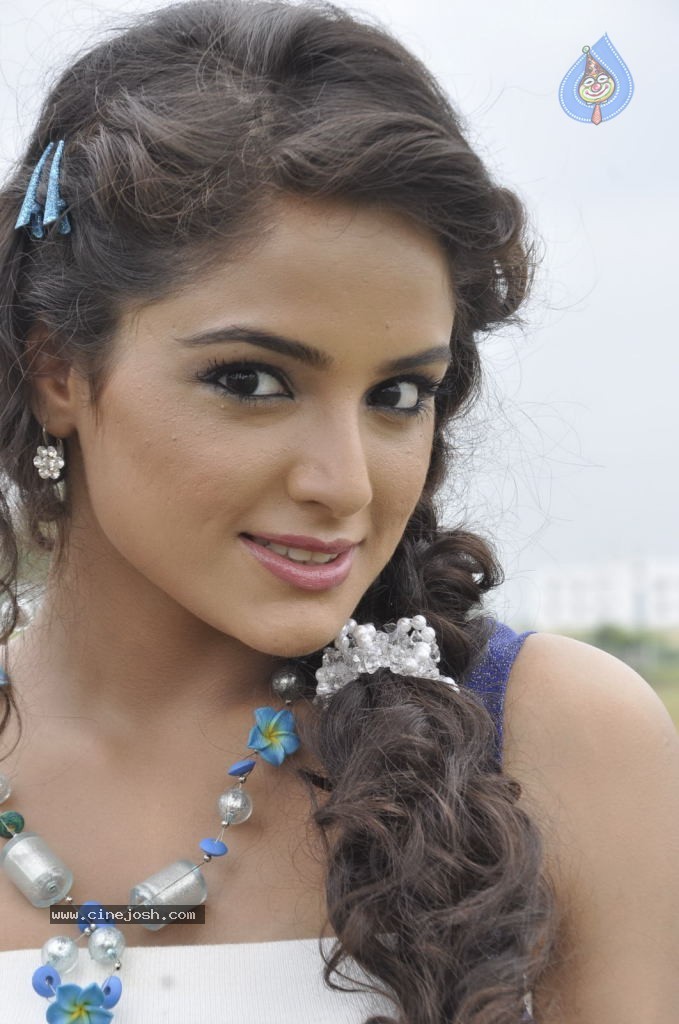 Asmitha Sood Latest Stills - 28 / 60 photos