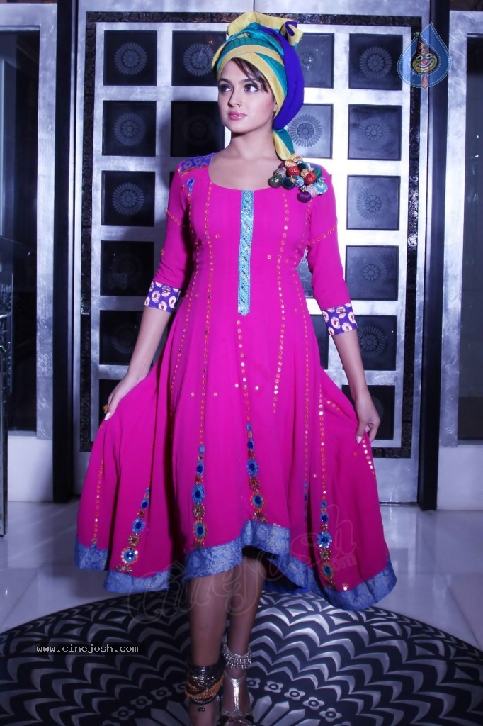 Asmitha Sood New Photos - 15 / 37 photos