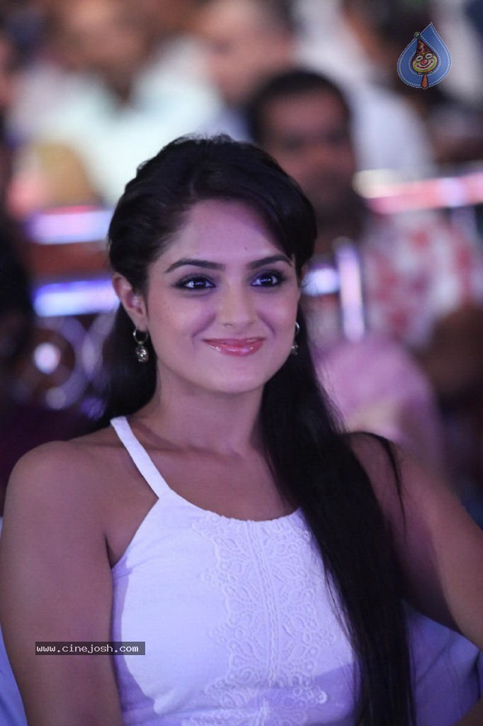 Asmitha Sood Spicy Stills - 19 / 57 photos