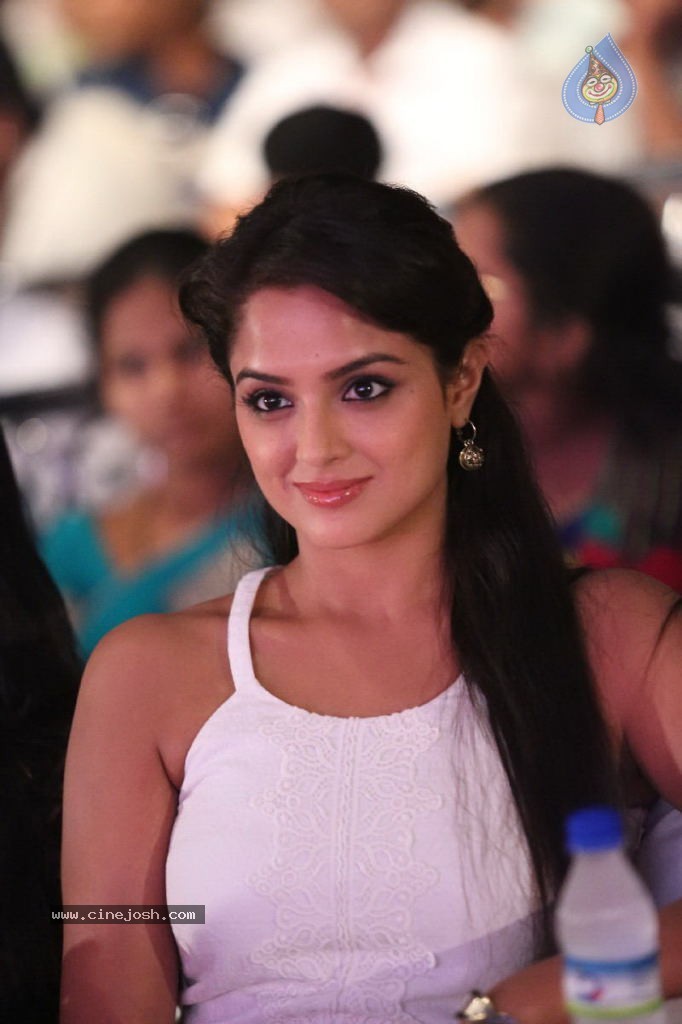 Asmitha Sood Spicy Stills - 52 / 57 photos