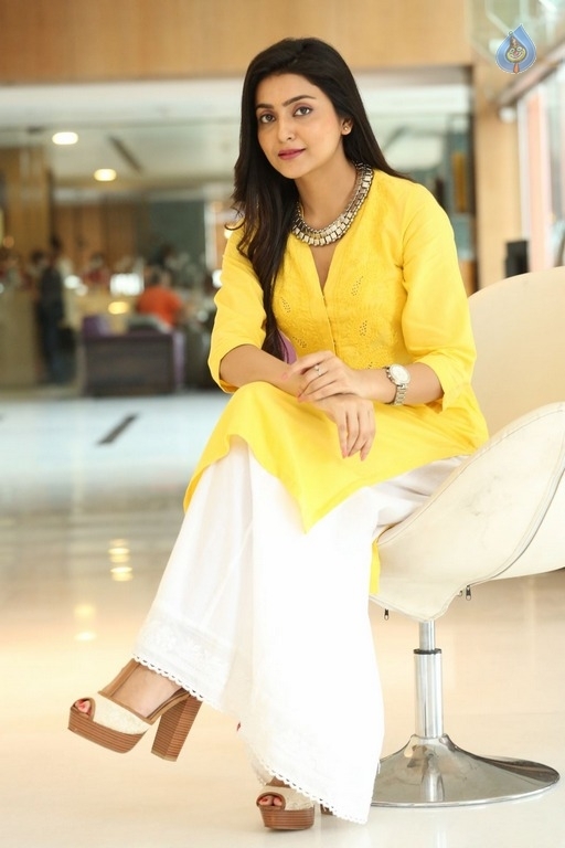 Avantika Mishra Latest Photos - 4 / 21 photos