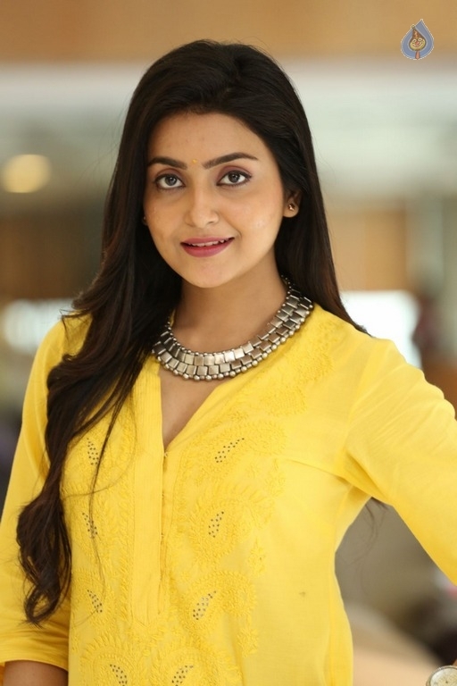 Avantika Mishra Latest Photos - 10 / 21 photos
