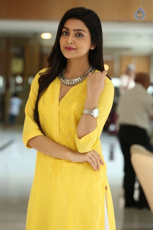 Avantika Mishra Latest Photos - 11 / 21 photos
