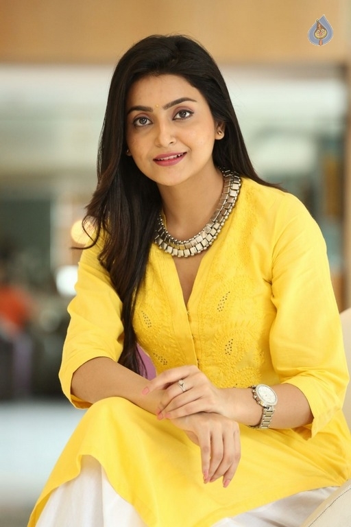 Avantika Mishra Latest Photos - 12 / 21 photos