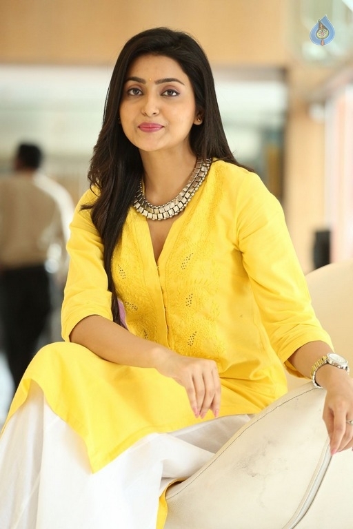 Avantika Mishra Latest Photos - 16 / 21 photos