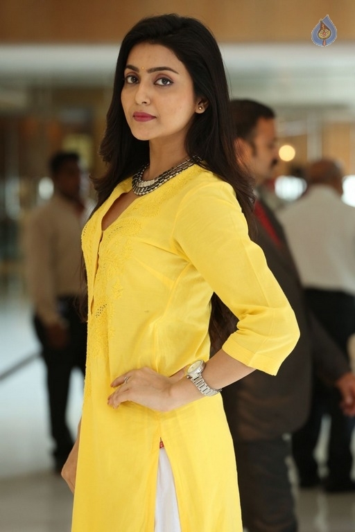 Avantika Mishra Latest Photos - 17 / 21 photos