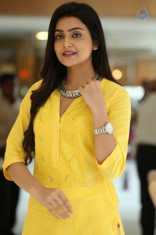 Avantika Mishra Latest Photos - 18 / 21 photos