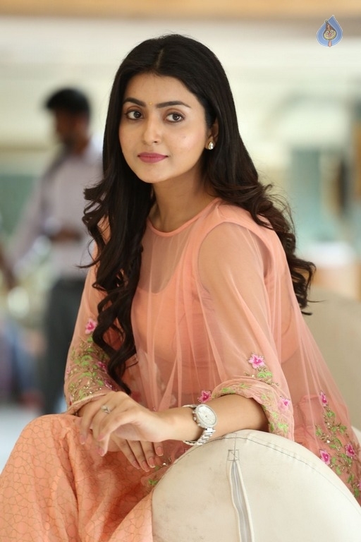 Avantika Mishra Latest Photos - 24 / 41 photos