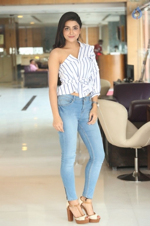 Avantika Mishra Latest Photos - 16 / 63 photos