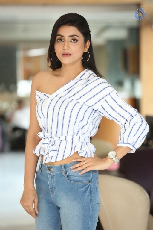 Avantika Mishra Latest Photos - 31 / 63 photos
