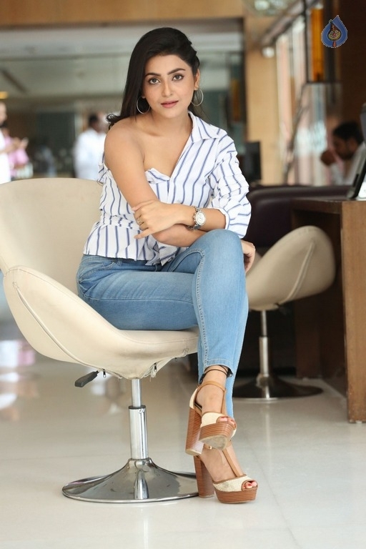Avantika Mishra Latest Photos - 38 / 63 photos