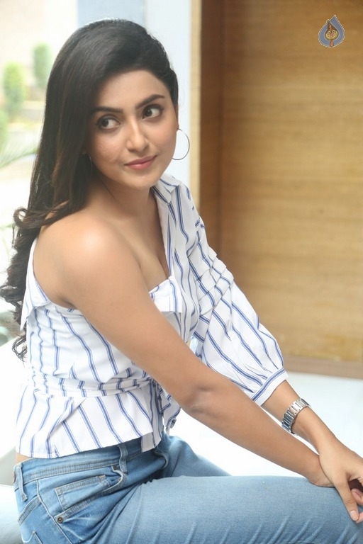 Avantika Mishra Latest Photos - 54 / 63 photos
