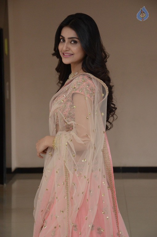 Avantika Mishra New Photos - 2 / 82 photos