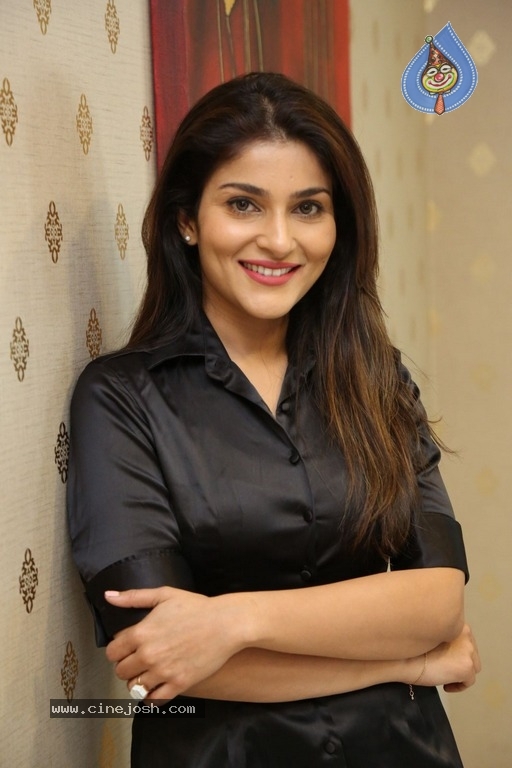 Avantika Shetty Pics - 7 / 19 photos