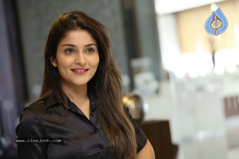 Avantika Shetty Pics - 13 / 19 photos