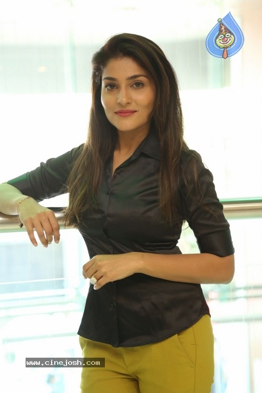 Avantika Shetty Pics - 14 / 19 photos
