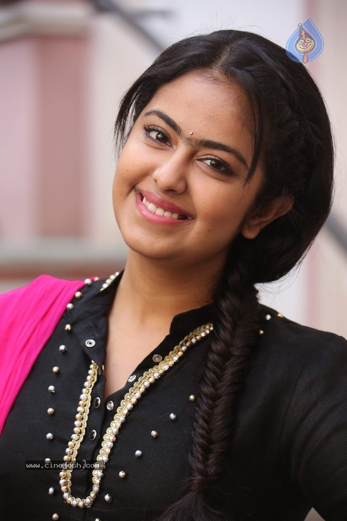 Avika Gor New Stills - 49 / 102 photos