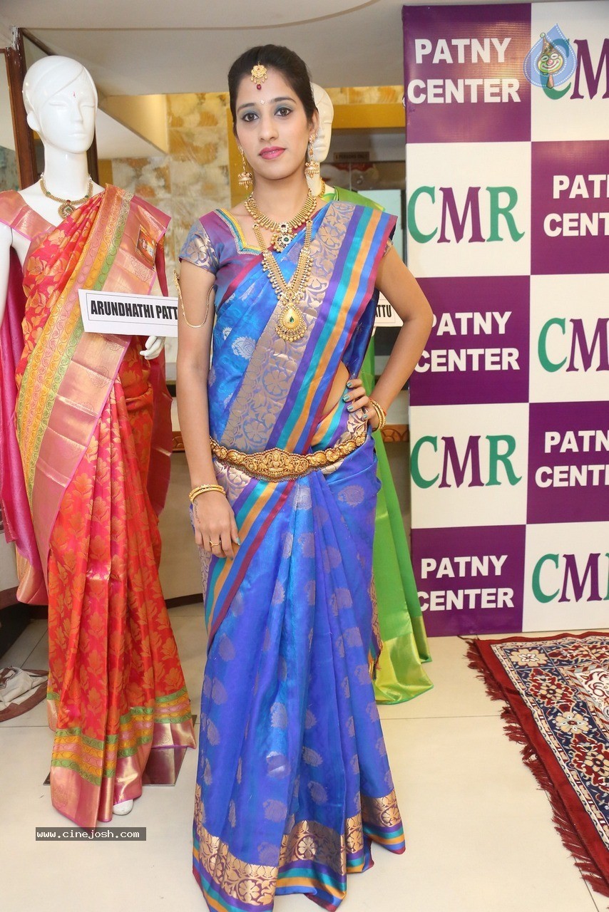 Ayesha Stills - 28 / 36 photos