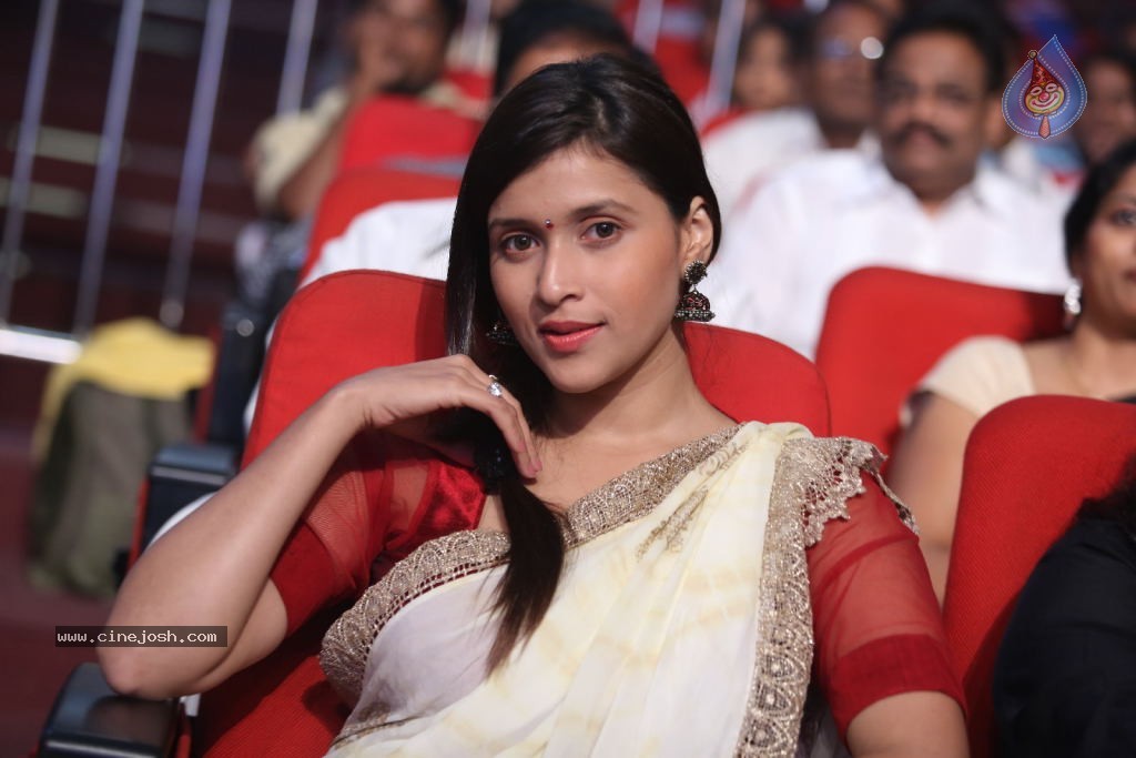 Barbie Chopra New Stills - 22 / 90 photos