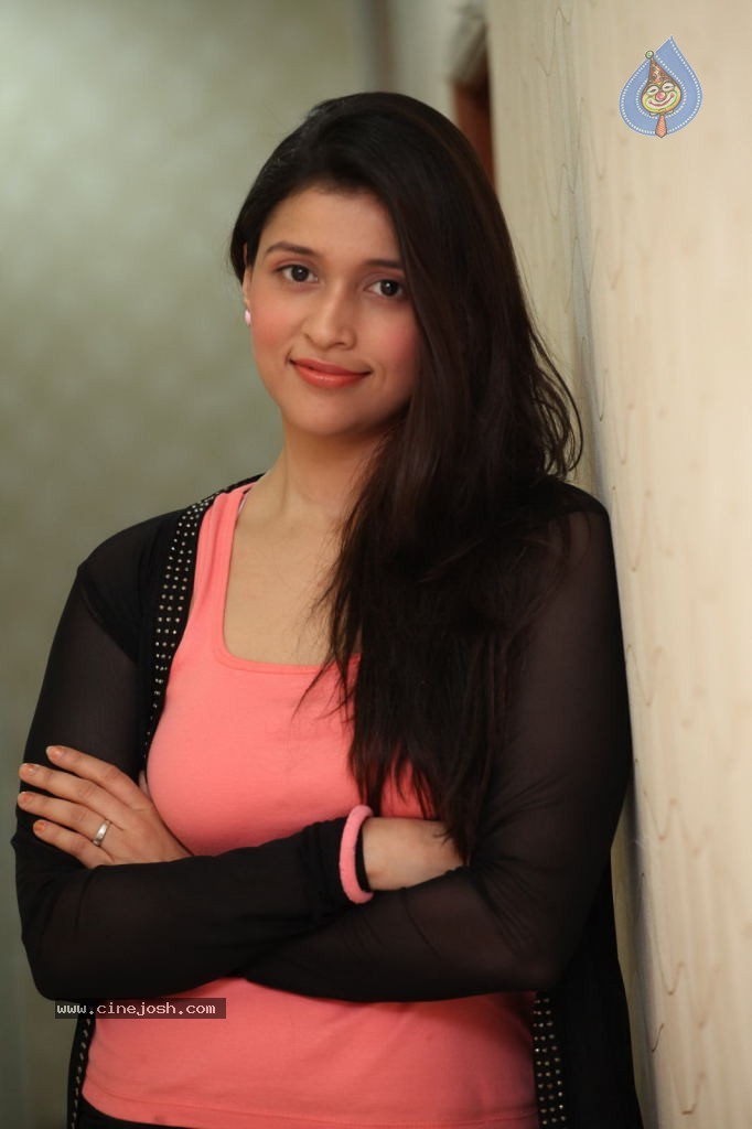 Barbie Handa Latest Photos - 36 / 76 photos