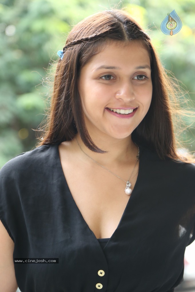 Barbie Handa New Stills - 41 / 125 photos