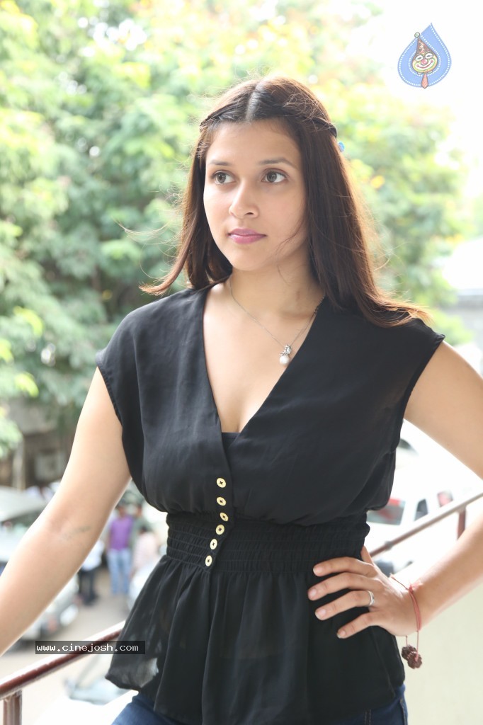 Barbie Handa New Stills - 55 / 125 photos