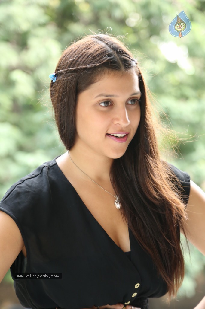 Barbie Handa New Stills - 61 / 125 photos
