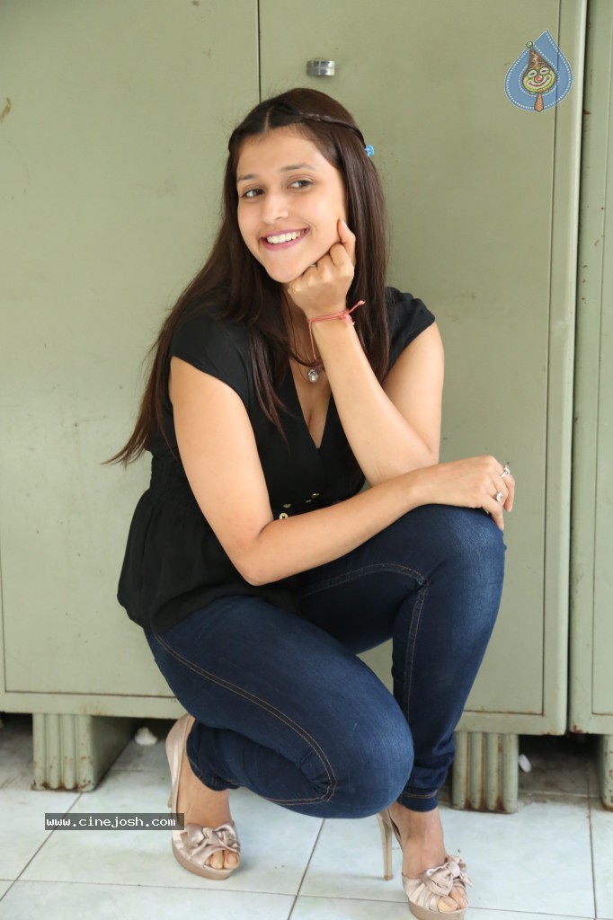 Barbie Handa New Stills - 81 / 125 photos