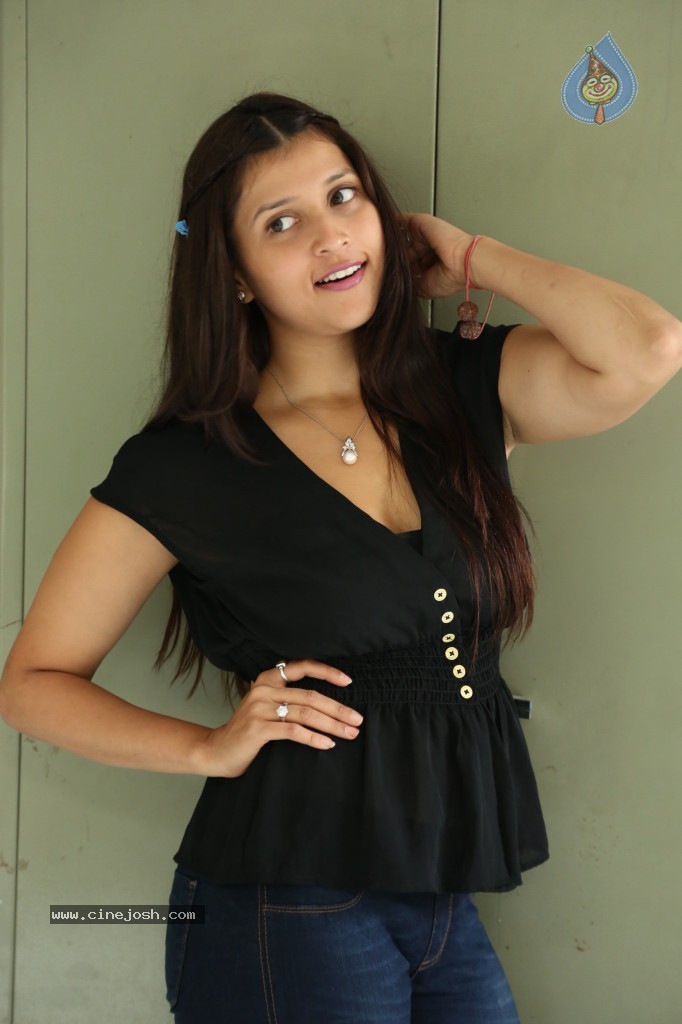 Barbie Handa New Stills - 110 / 125 photos