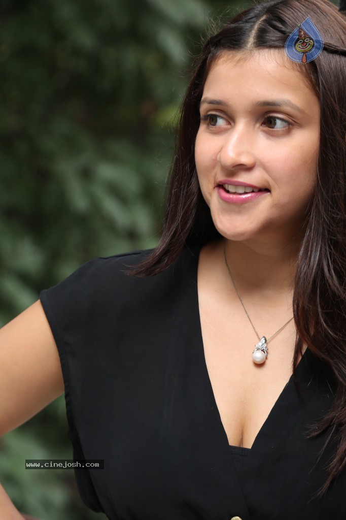 Barbie Handa New Stills - 122 / 125 photos