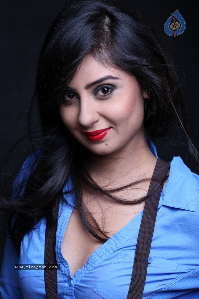 Bhanu Sri Mehra New Gallery - 2 / 117 photos