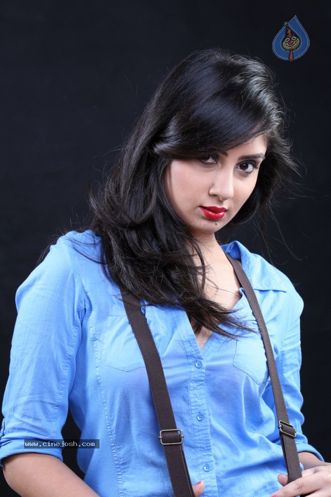 Bhanu Sri Mehra New Gallery - 16 / 117 photos