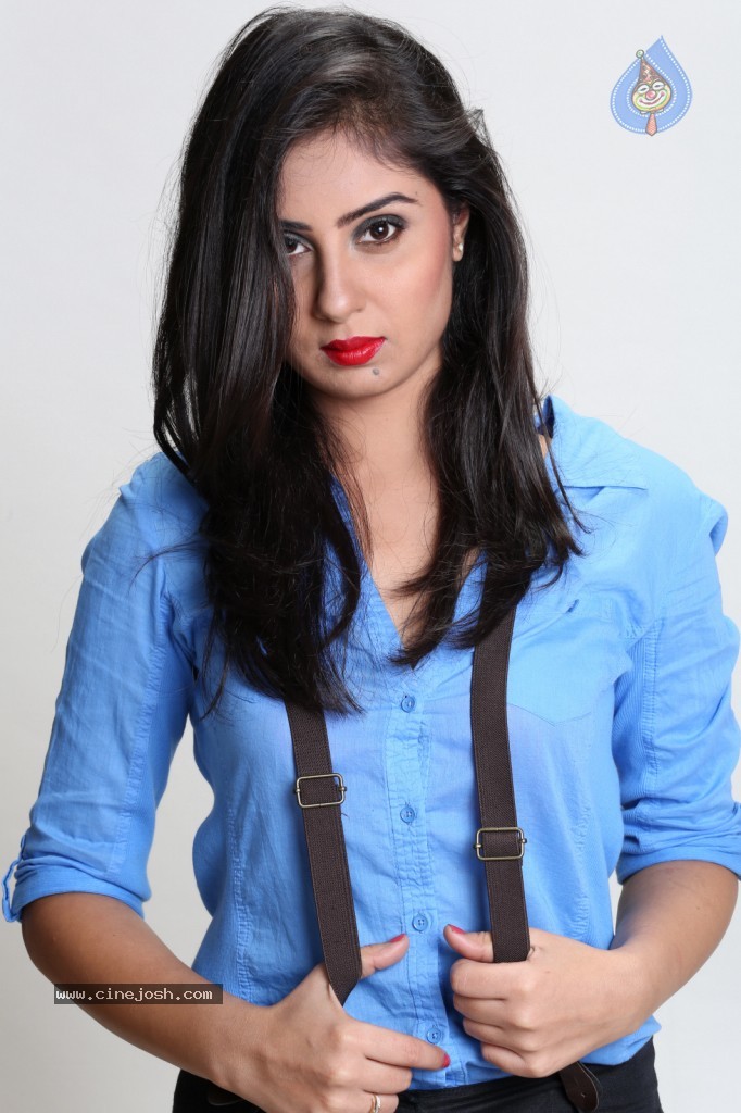 Bhanu Sri Mehra New Gallery - 20 / 117 photos